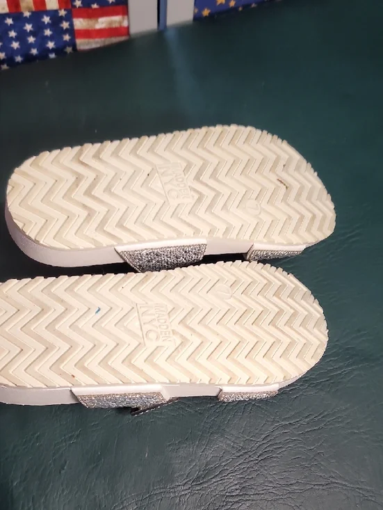 **Girls' Silver Sparkle Dual-Buckle Slide Sandals** - Picture 5 of 7